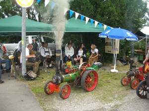 Beim Dampffest, vor Blaskapelle